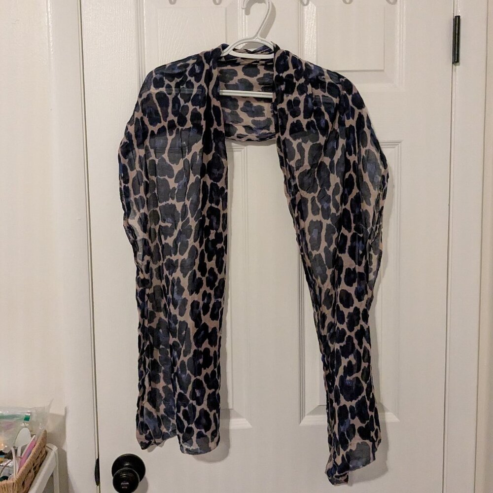 H&M cheetah print scarf